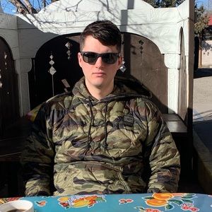 Meet your Posher, Dominic